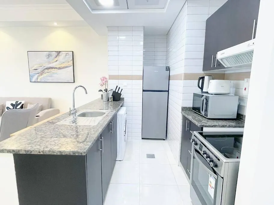 Daire Rh- Beautiful Canal View, Cozy Studio Near Metro Station Dubai